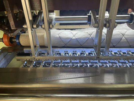 1400RPM 240CM العرض عالية السرعة الكمبيوترية متعددة الإبرة كيلتر مع الخطاف الدوار